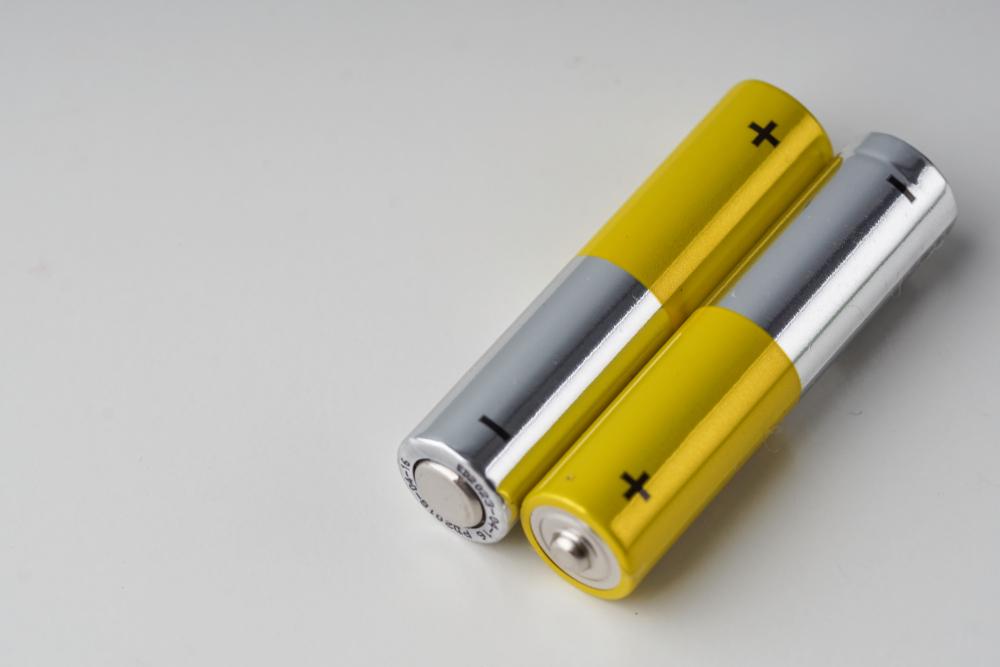 Ta hand om uttjänta gamla batterier – köp nya på nätet